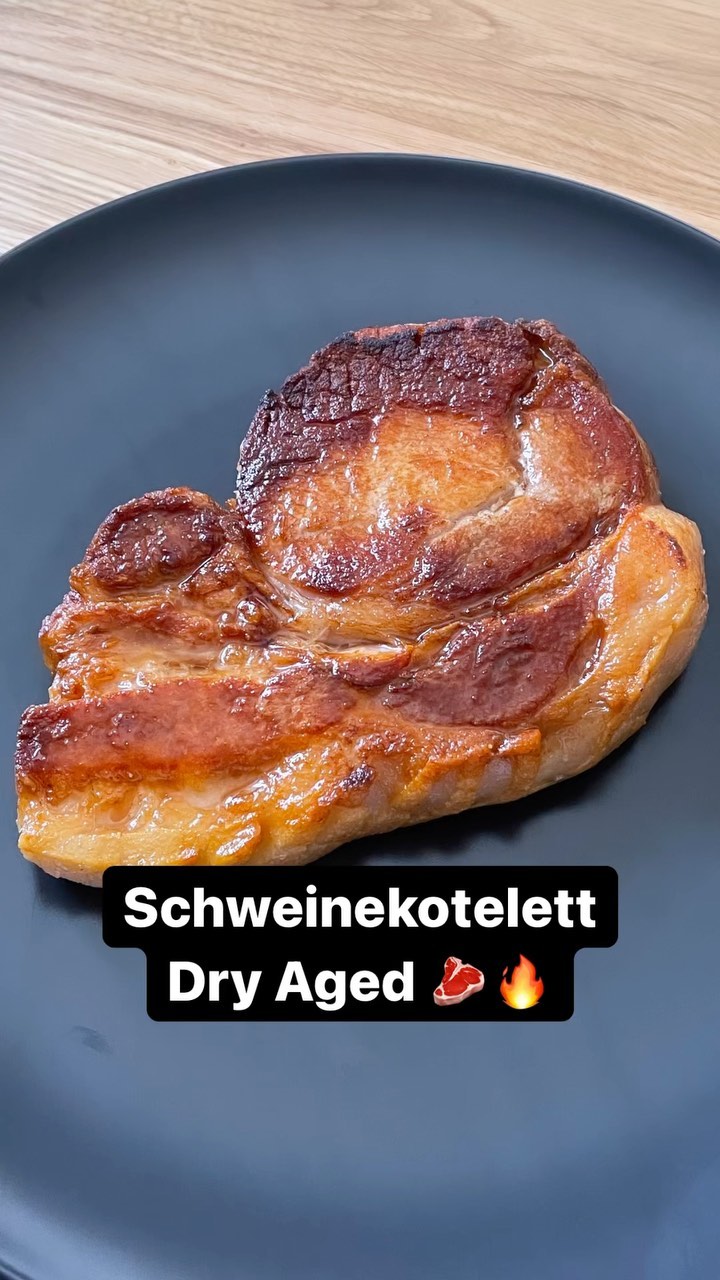Schweinekotelett Dry Aged 🥩🔥

#grill #grilled #grillen #fleisch #bbq #steak #meat #food #cooking #kochen #butchersofinstagram #butcher #beef #Essen #tbone #tbonesteak #kotelett #pork #porkloin